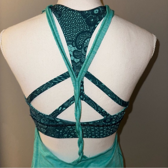 Lululemon Tank Womens 4 Green Twist & Toll 2 in 1 Yoga Gym Workout Athleisure - Picture 5 of 10